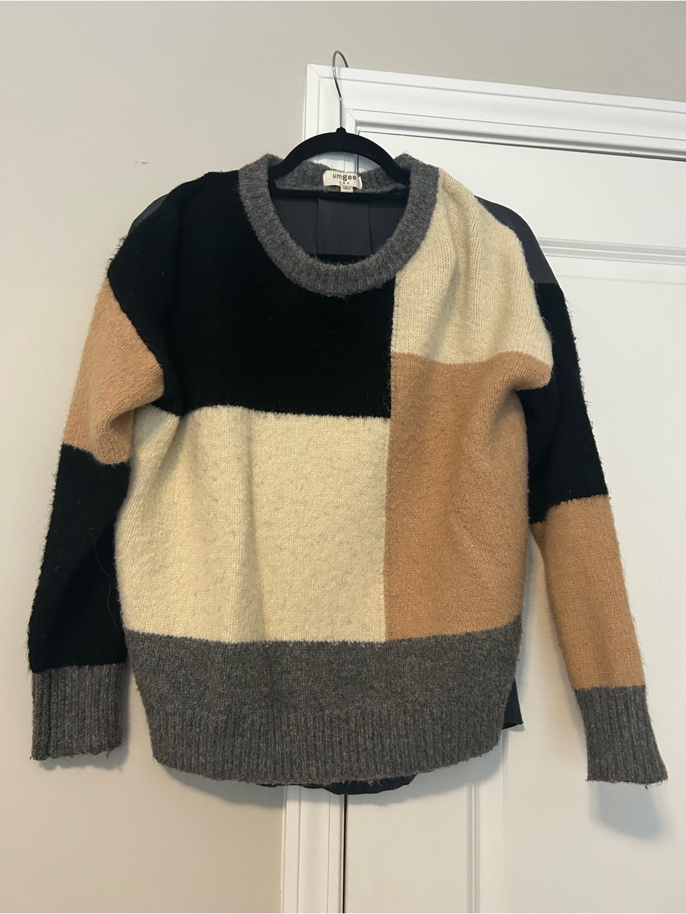 Umgee Colorblock Crewneck Sweater in Black, Cream & Tan